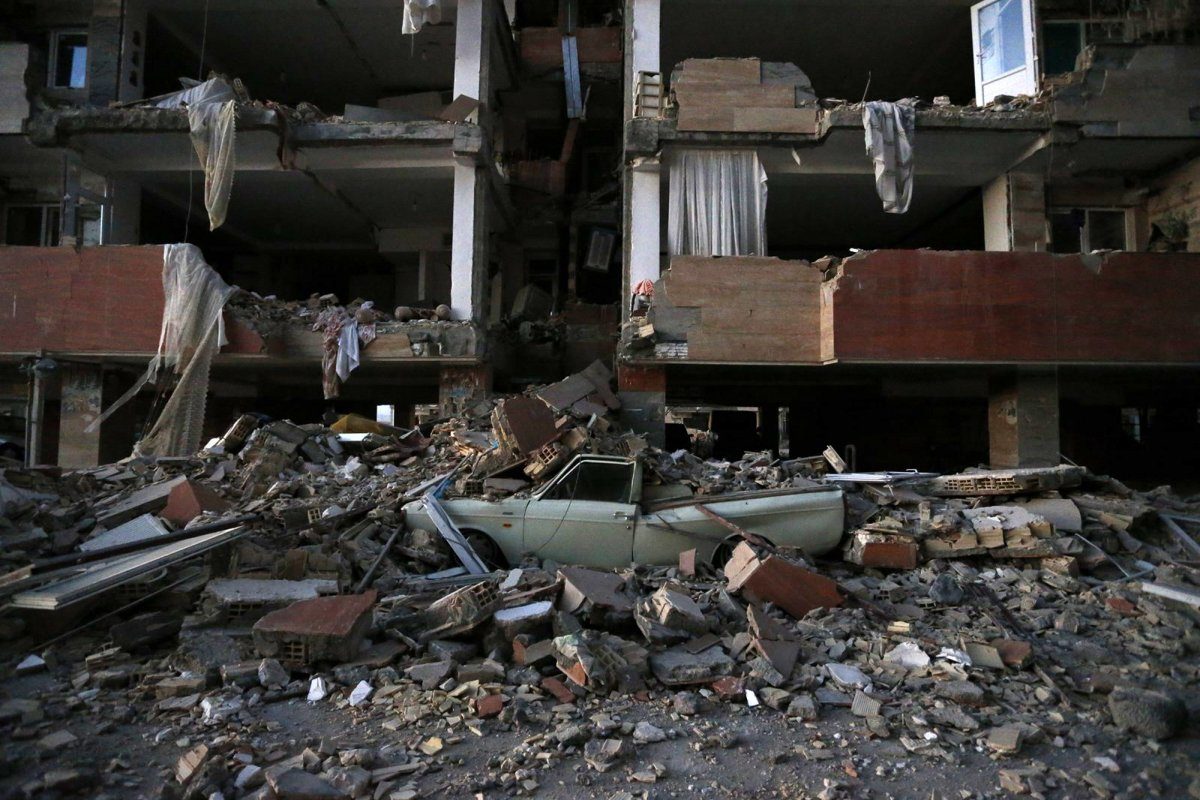Click to enlarge Sarpol-e-Zahab earthquake damage