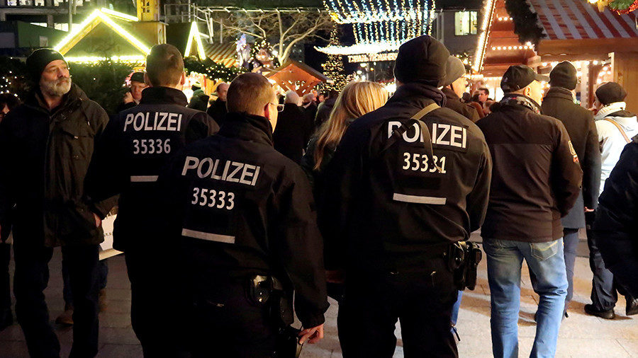 Click to enlarge Police patrols Berlin