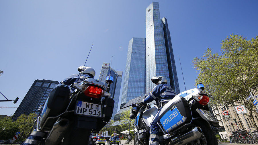 Click to enlarge German police officers