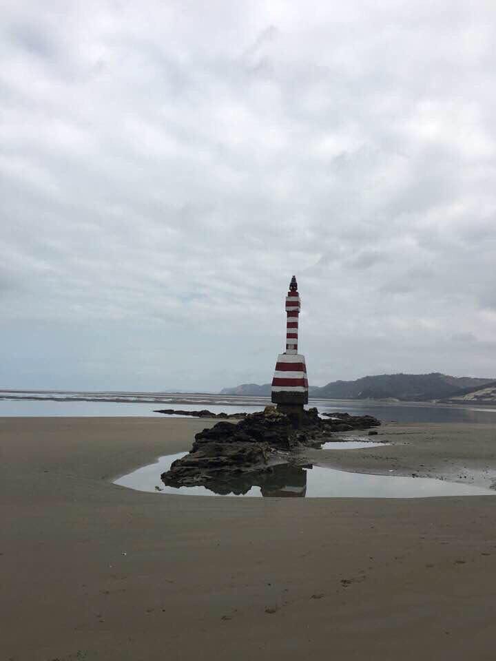Unprecedented tides in Santa Elena, Ecuador baffle fishermen.