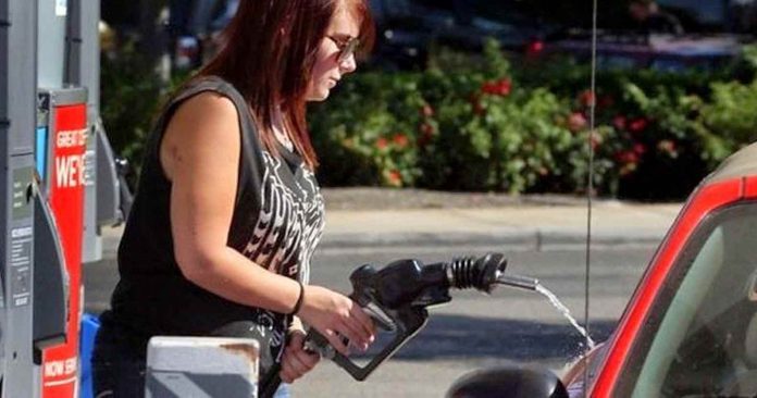 idiot pumping gas