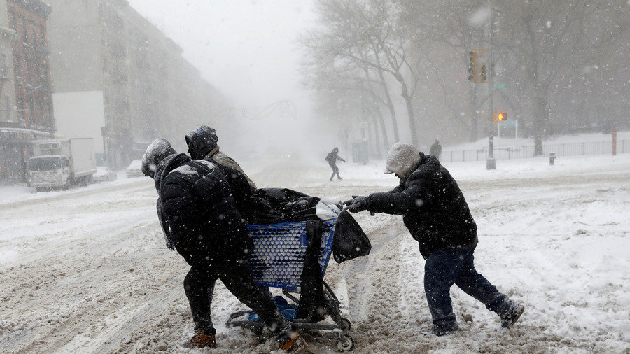 Click to enlarge people in snow