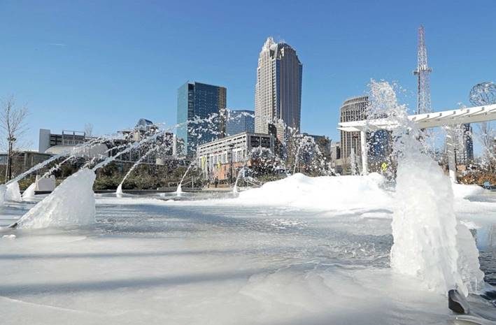 Click to enlarge frozen fountain