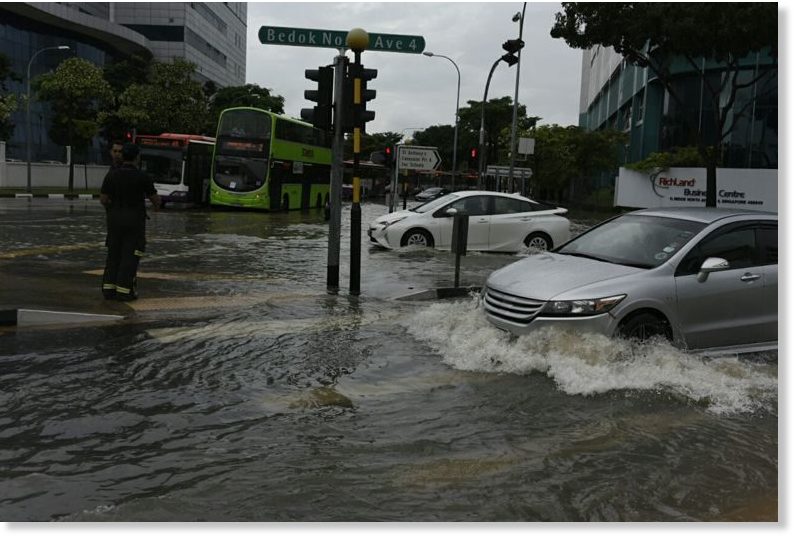 Flooding in Singapore due to unusually heavy rainfall ...