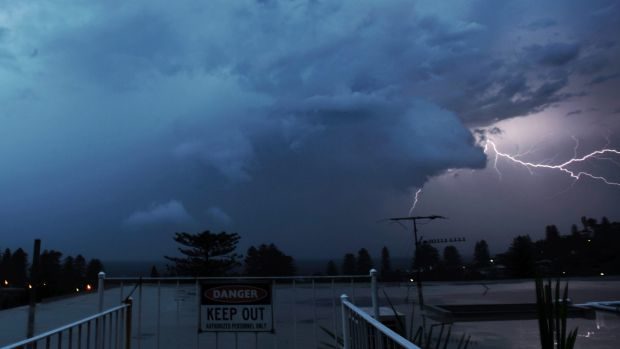 Click to enlarge Nearly 5,000 lightning strikes in 3 hours left thousands without power in Sydney
