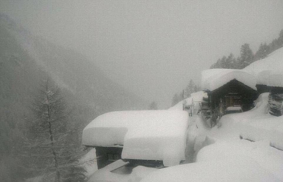 Click to enlarge A webcam showing the snow-covered resort