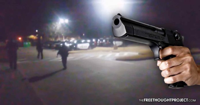Click to enlarge police gunpoint journalist