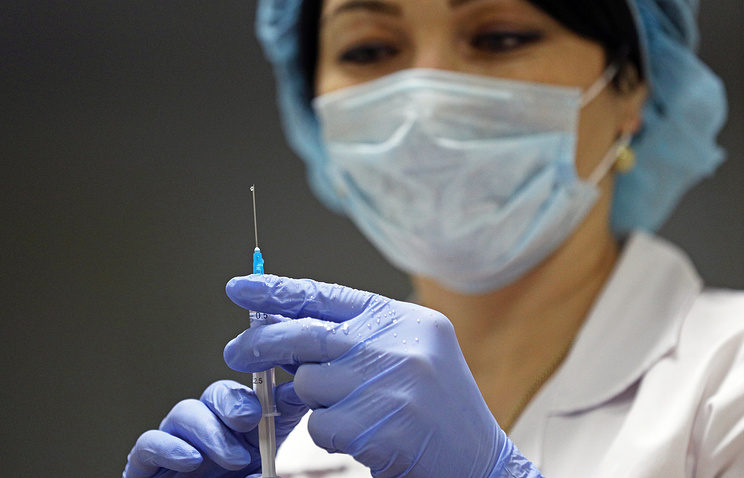Click to enlarge doctor with syringe