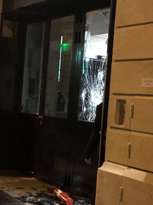 Click to enlarge paris ritz broken window
