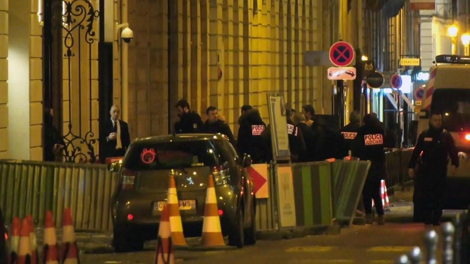 Click to enlarge paris ritz cops arrest