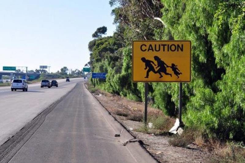 illegal immigration border sign