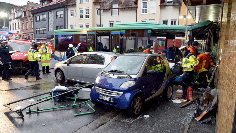 Click to enlarge bus crash germany
