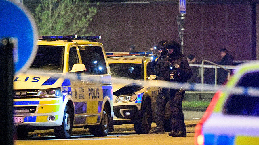 Click to enlarge Swedish policemen