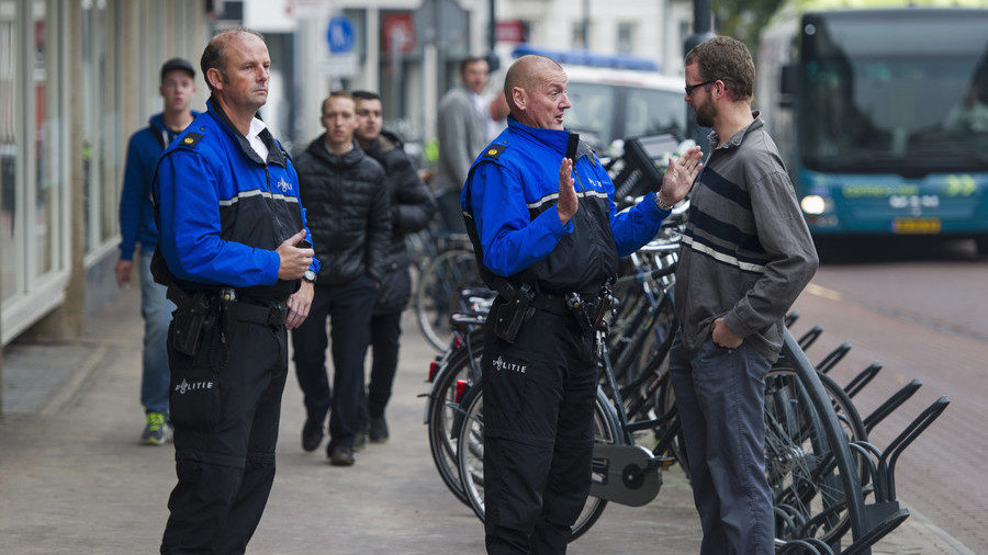 Click to enlarge dutch cops