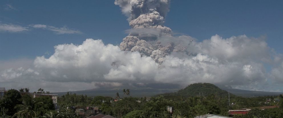 A huge column of ash shoots up to the sky during the eruption of Mayon volcano Monday, Jan. 22, 2018 as seen from Legazpi city, Albay province