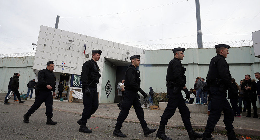 Click to enlarge france prison guard strike