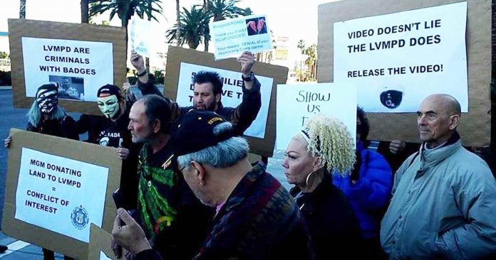 Click to enlarge protest mandalay bay