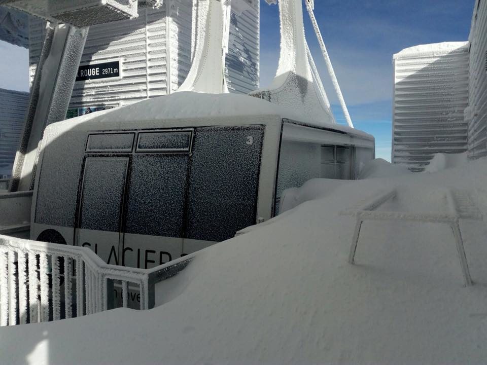 Glacier 3000 still hasn’t re-opened as staff work to dig out the lifts, restaurants and make the slopes safe up at 3000m.