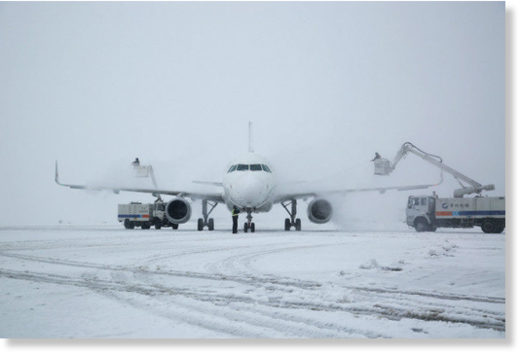 Click to enlarge Airport crews remove snow from an airplane at Changzhou airport, in Jiangsu province, on Jan. 25, 2018.