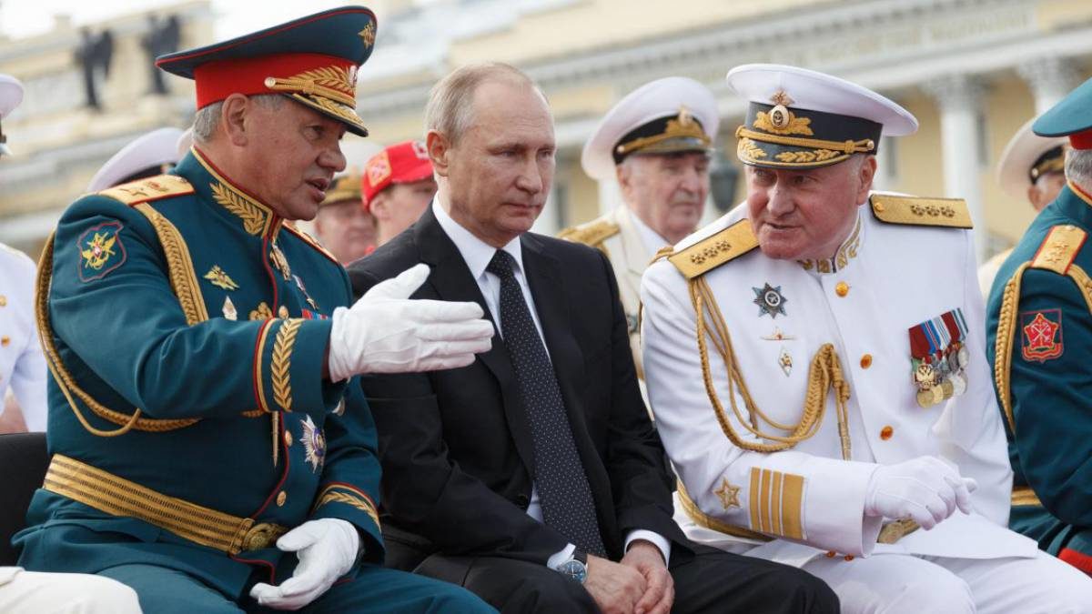 Putin with his military chiefs