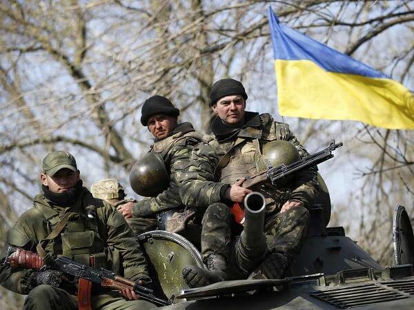 War in Ukraine is Imminent soldiers tank flag