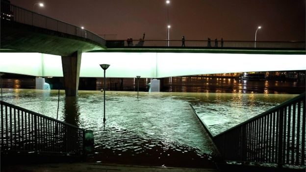 Click to enlarge paris seine flood 2018 jan