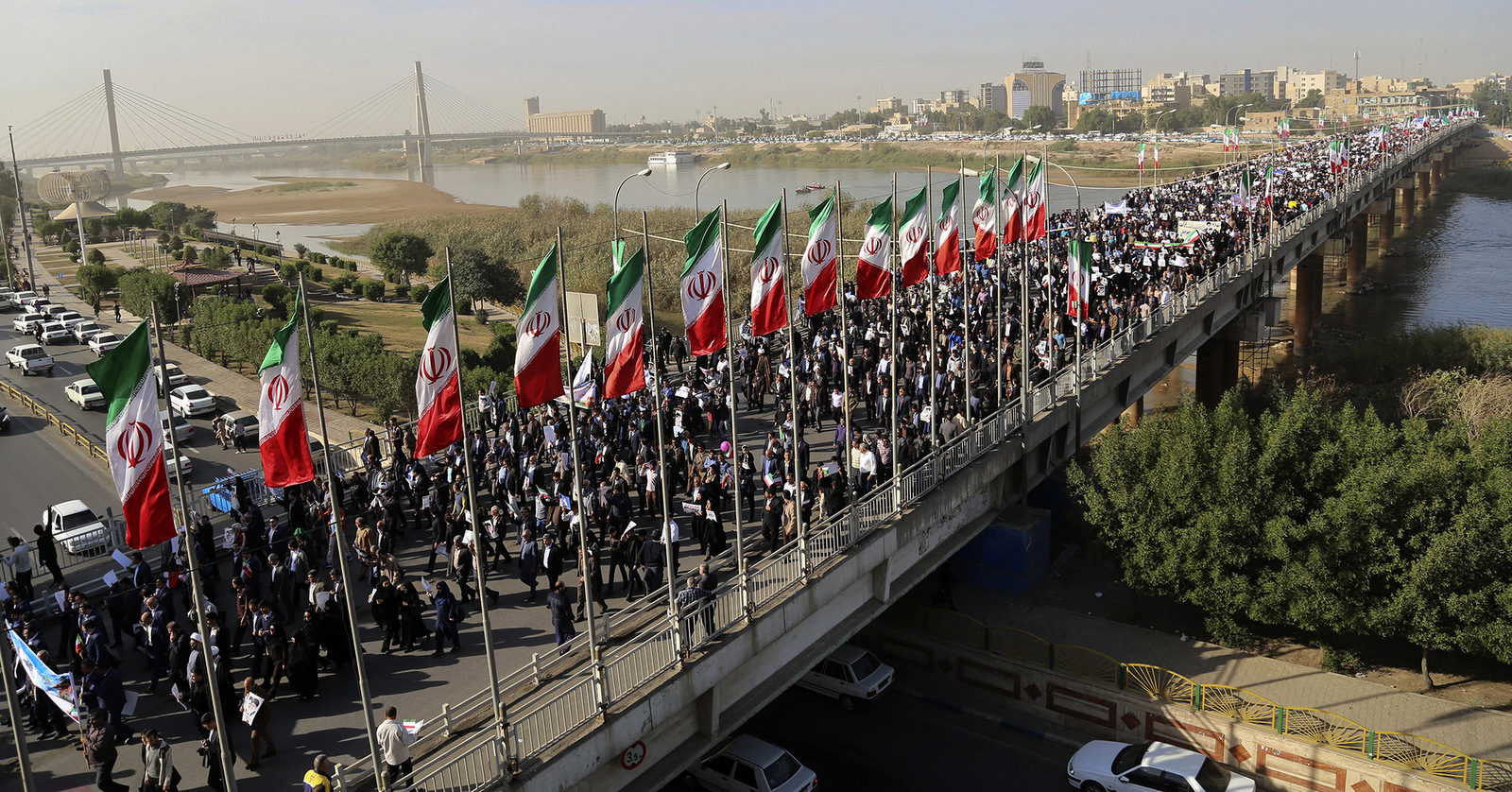 Click to enlarge Iran pro government rally