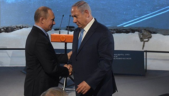 Israeli Prime Minister Benjamin Netanyahu has received a gift from Russian President Vladimir Putin
