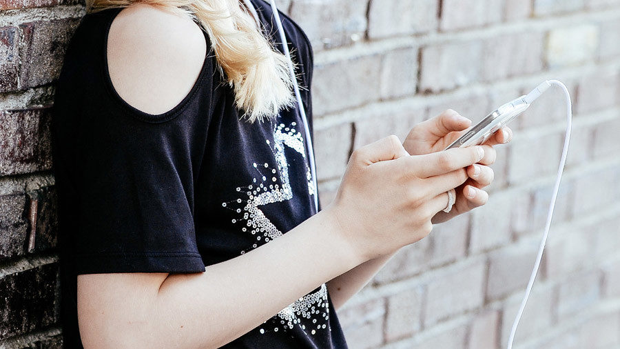 kid child smartphone teenager