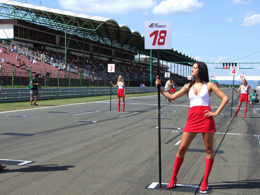 Click to enlarge formula one grid girls