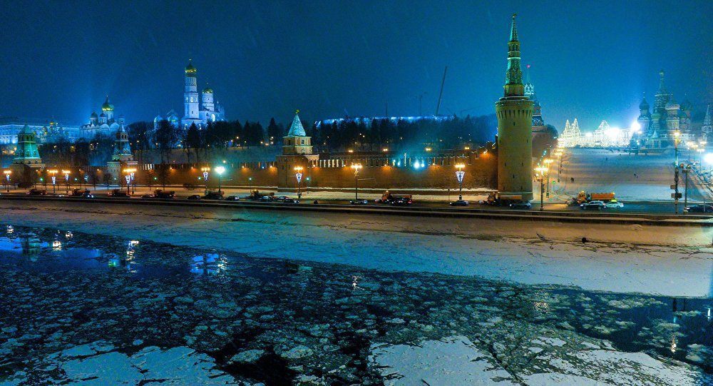 Click to enlarge Kremlin by night