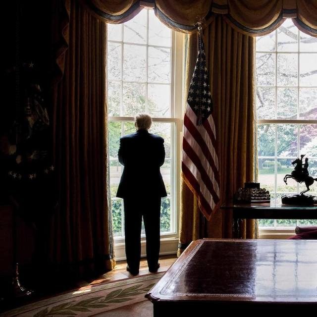 Click to enlarge Trump Oval Office
