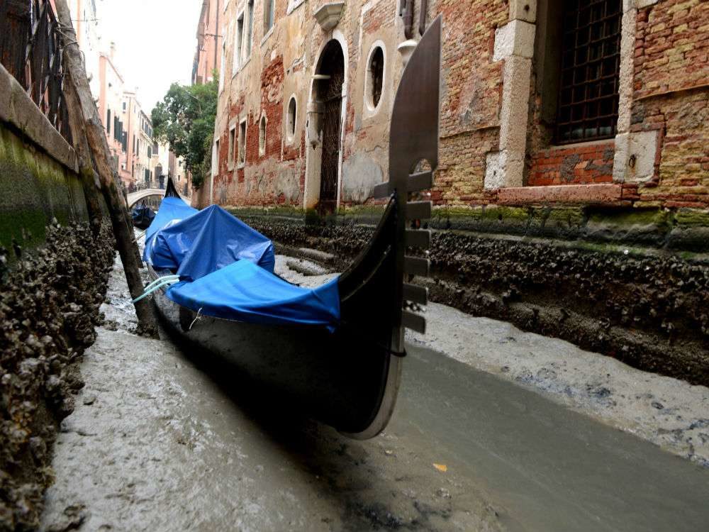 Despite frequent flooding, the water levels in the canals have fallen by almost 60 cm, a record low.