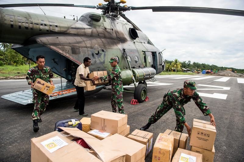 Indonesian soldiers aid Papua