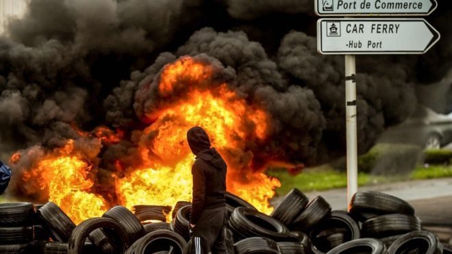 Click to enlarge fishermen protest france