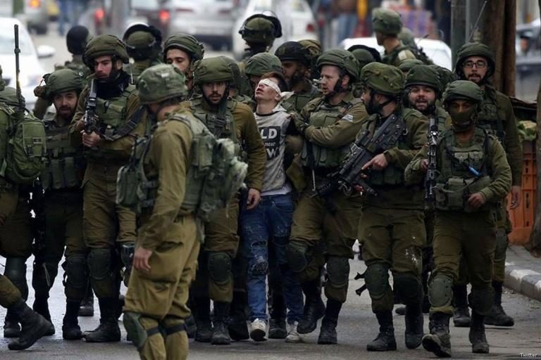 Click to enlarge Israeli soldiers Palestinian boy Jerusalem