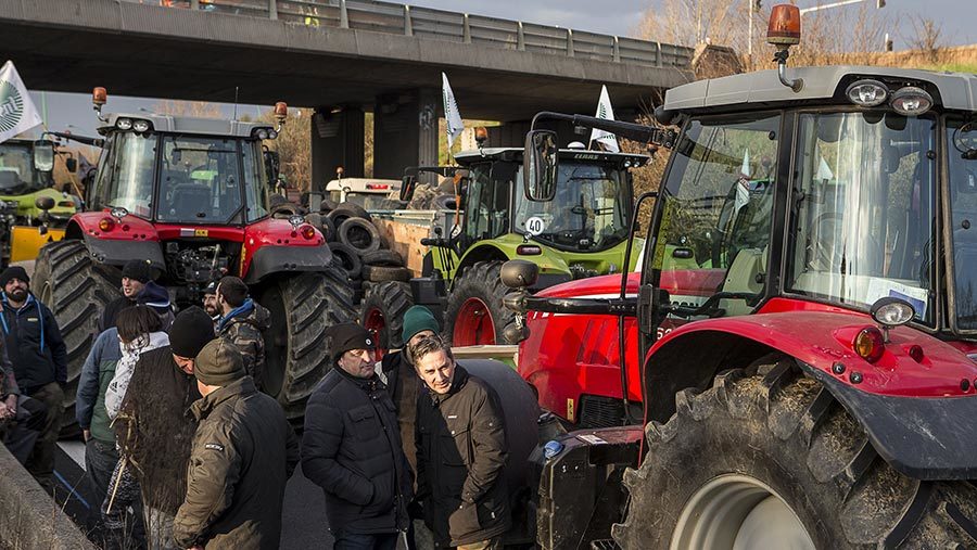 Click to enlarge farmer protests france