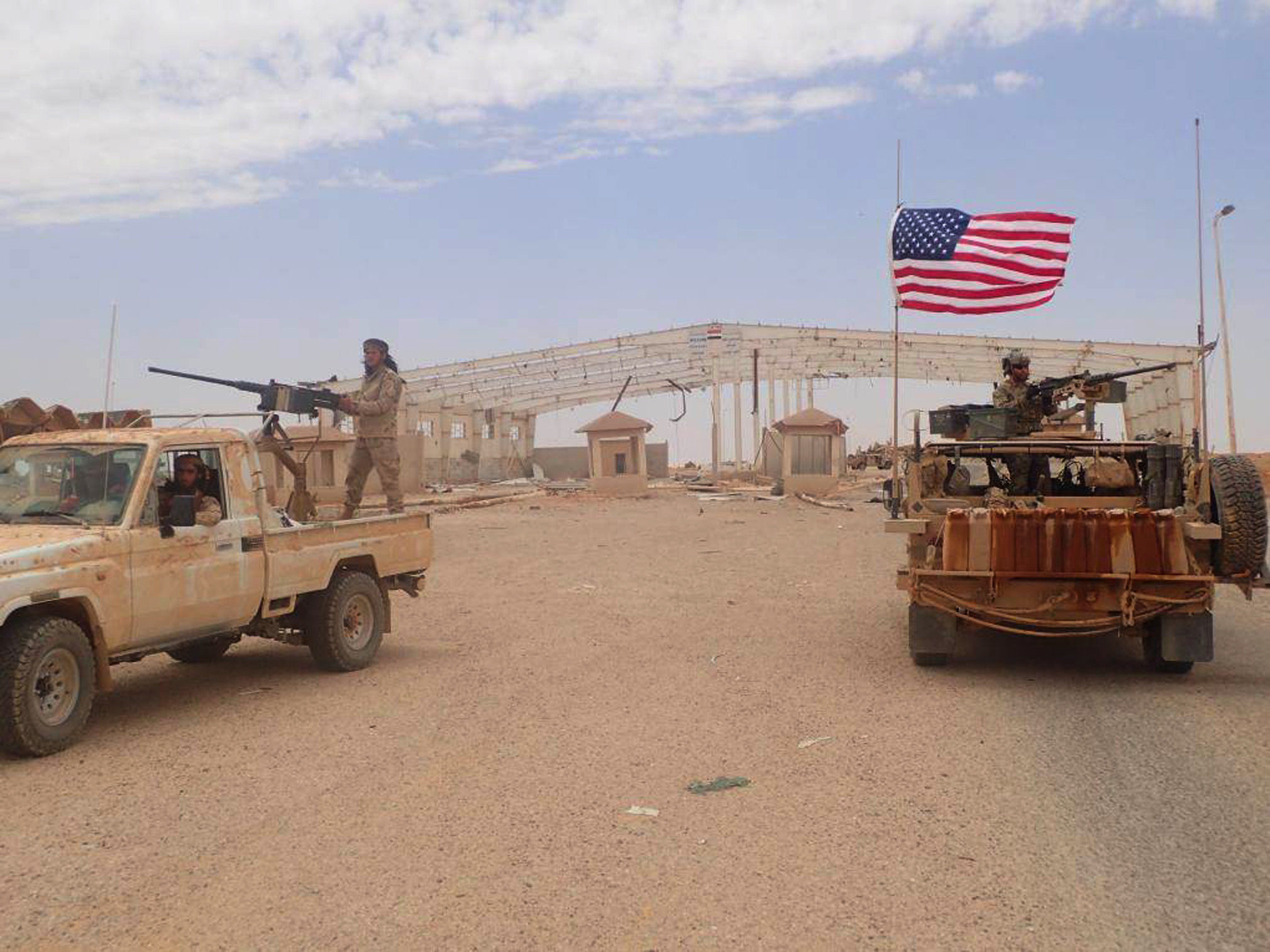 Click to enlarge anti-damascus US tanks in Syria