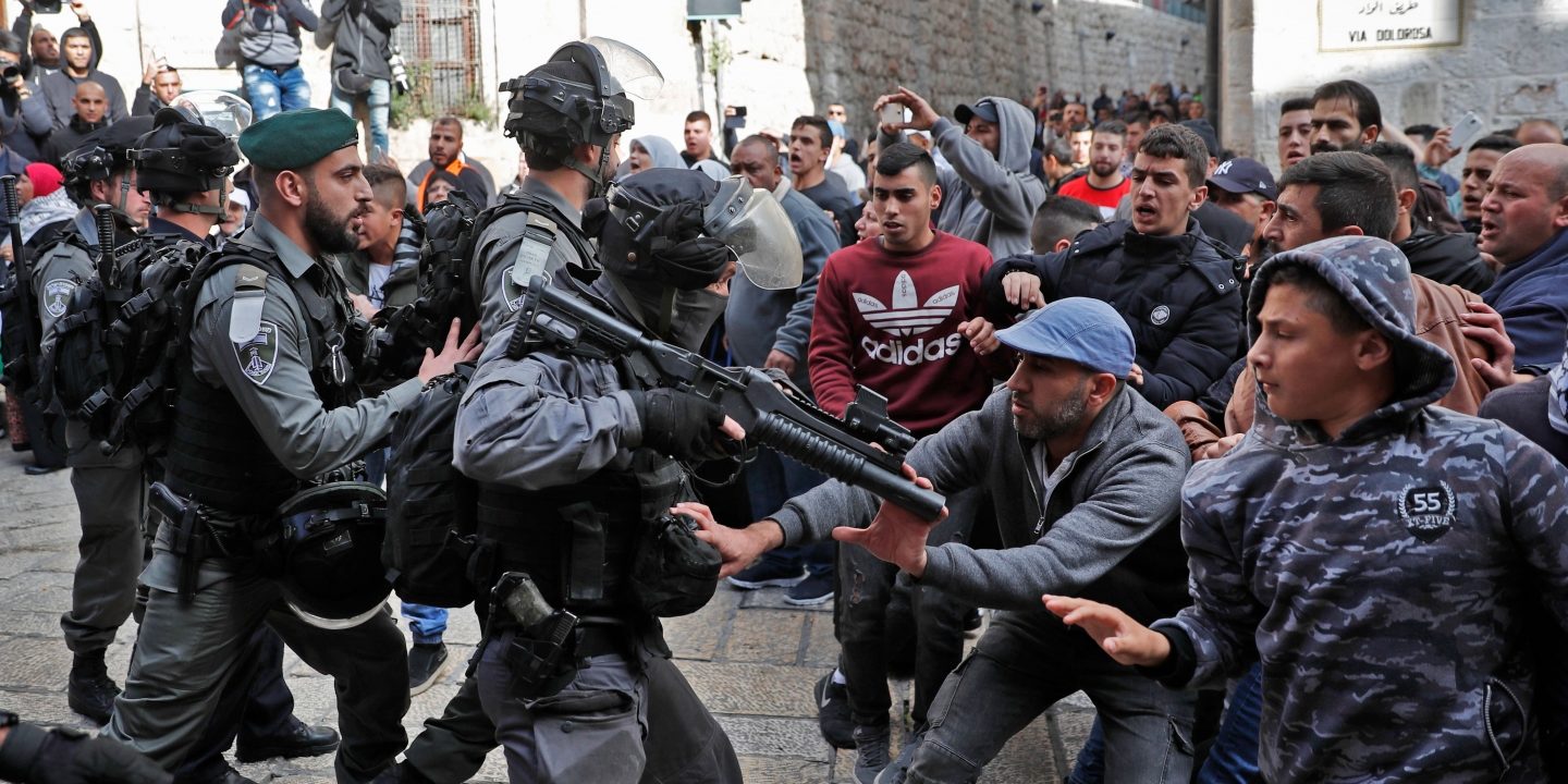 Click to enlarge Israeli security forces and Palestinian protesters