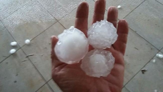 Click to enlarge Cricket ball-sized hail near Boonah this afternoon.