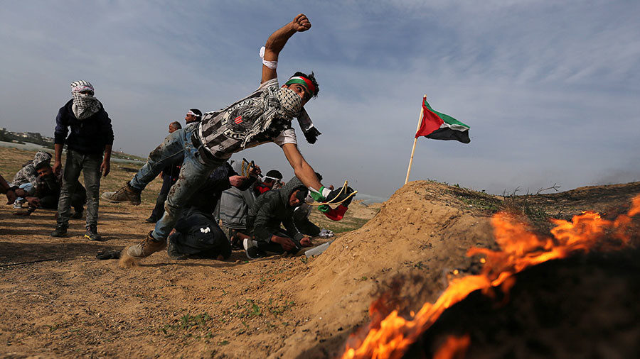 Click to enlarge Palestinian demonstrators