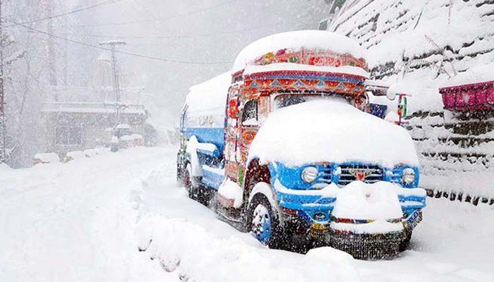 A vehicle covered in snow in Nathiagali Bazaar area of Abbottabad.