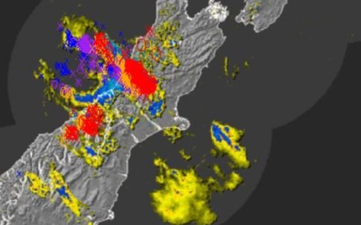 Click to enlarge The West Coast has been hit by around 9,00o lightning strikes