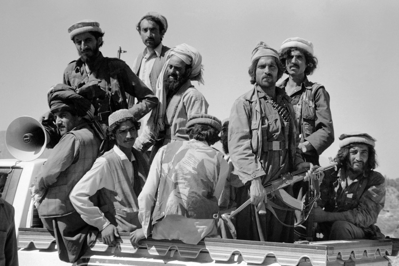 Click to enlarge Afghan mujahideen guard