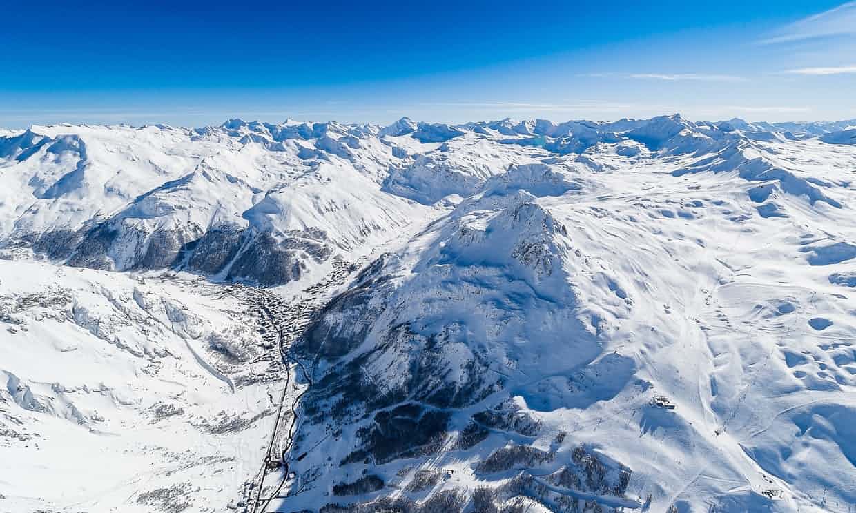Click to enlarge The pair were found in a hollow surrounded by cliffs in the Pisaillas glacier area of Val d’Isère.