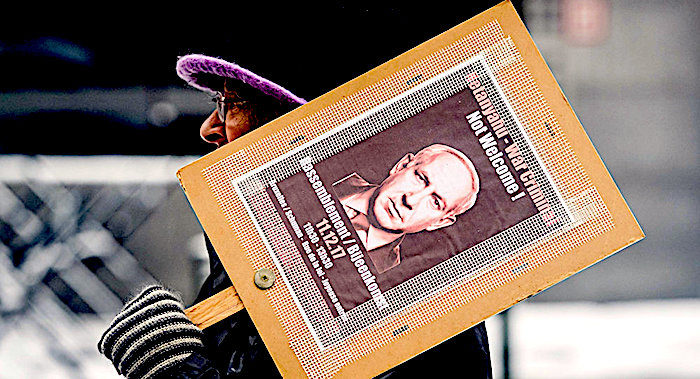 Click to enlarge womansignbibi