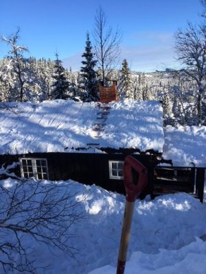 Click to enlarge It’s time to shovel rooftops all over Southern Norway after heavy snowfall this winter.