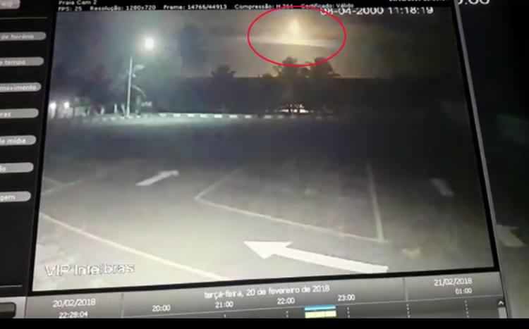 Click to enlarge A meteor fireball over Salvador, Bahia, Brazil on Tuesday 20th February 2018.
