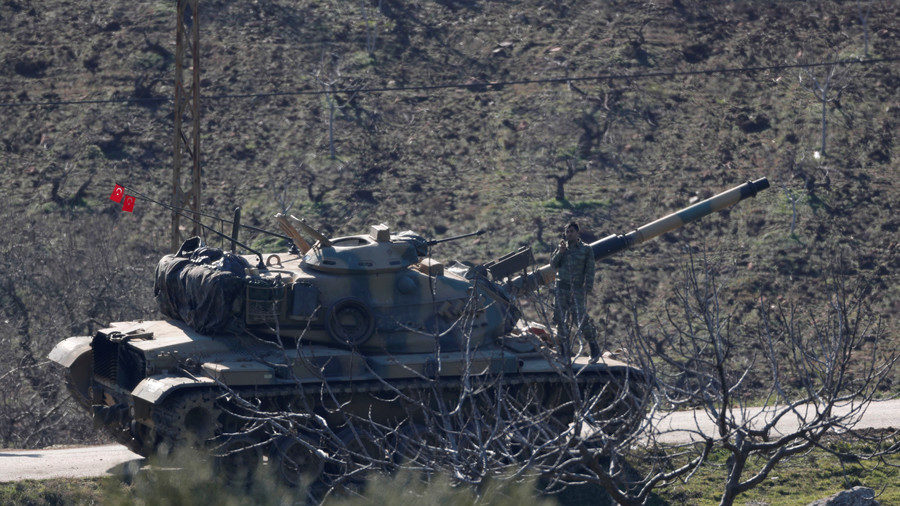 A Turkish tank near the Turkish-Syrian border