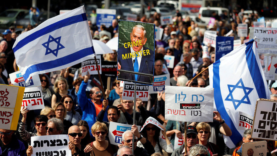 Click to enlarge Netanyahu corruption protest